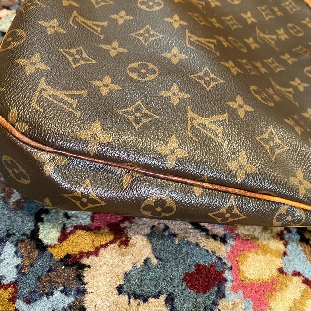 Louis Vuitton Monogrammed Odeon crossbody - Picture 11 of 14